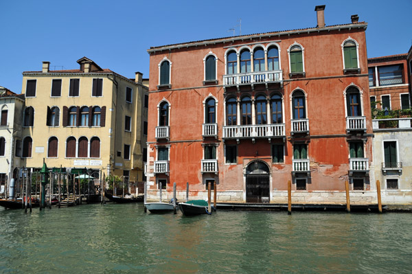 Grand Canal - Calle del Traghetto/Rio de S. Toma, Sestiere San Polo