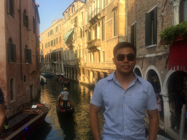 Max and a Venetian canal