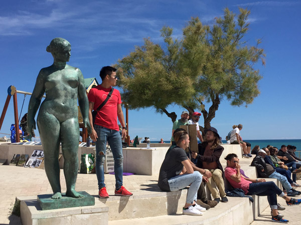 Max with a sculpture of a naked lady, Av. Balmins, Sitges