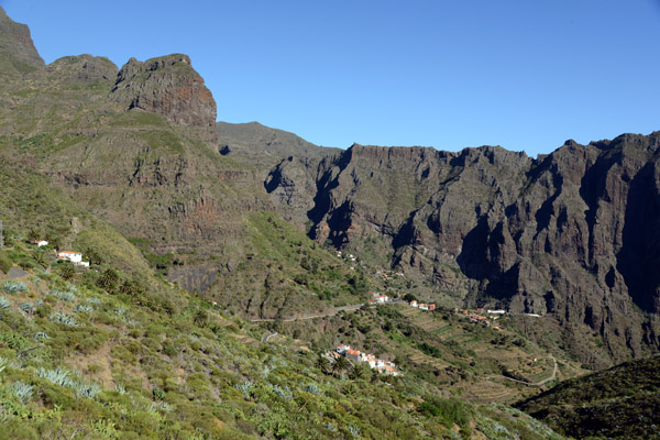 Mountain ridge behind Masca from the Mirador La Cruz de Hilda