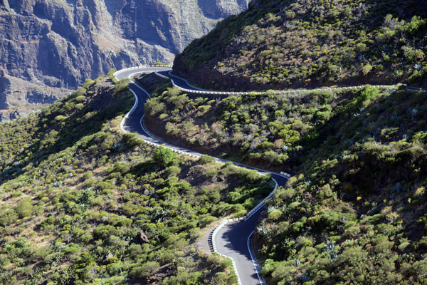 Hairpin bend on TF-436 descending to the village of Masca