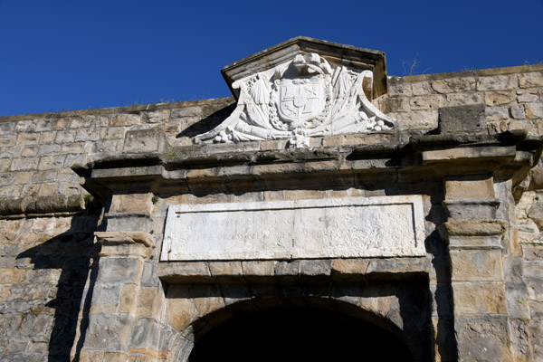 Inscription and Spanish coat-of-arms, Puerta del Socorro, Pamplona Citadel