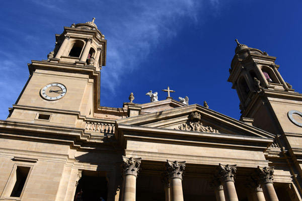 The Neoclassical faade of Pamplona Cathedral was designed in 1783