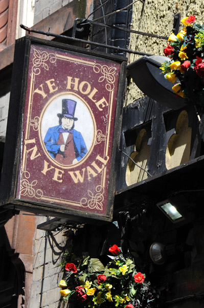 Ye Hole in Ye Wall, Dale Street 