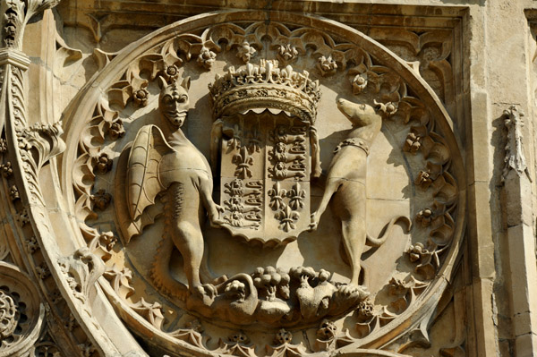 Armorial with the Tudor dragon and the greyhound of family Beaufort