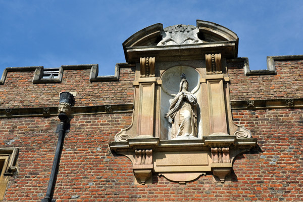 Statue of Foundress Margaret Beaufort overlooking the First Court, St. John's College