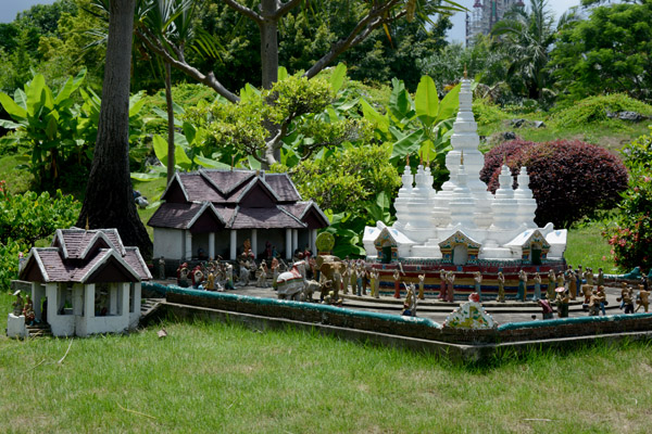 Manfeilong Pagoda, Yunnan Province