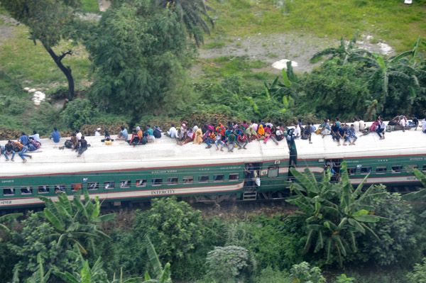 Roof-riding, Bangladesh Railway, Dhaka