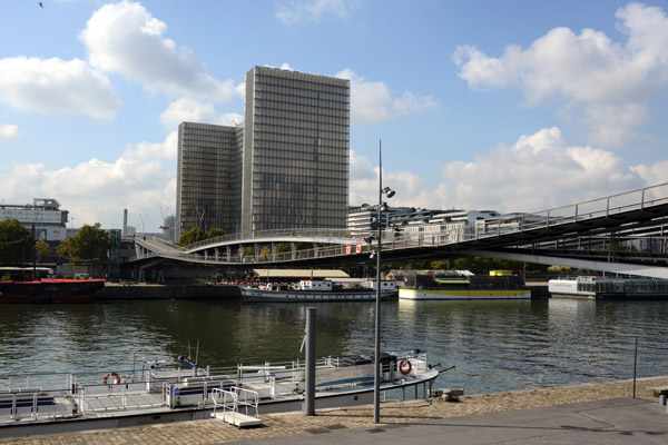 The bridge over the Seine Passerelle Simone-de-Beauvoir  leading to the Bibliothque Franois Mitterrand