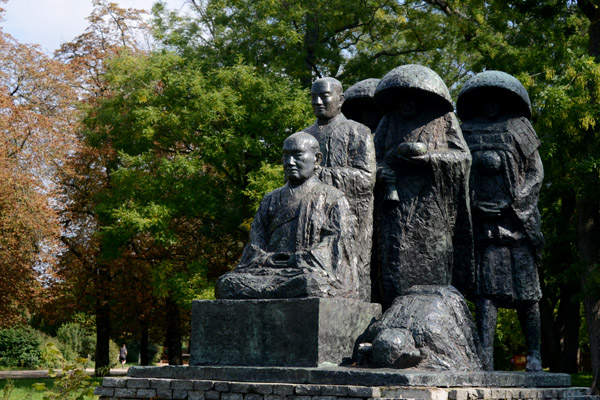 Zen Pilgrims - Les Statues de Pelerins Zen, Bois de Vincennes