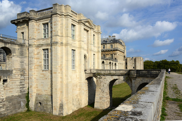 Chteau of Vincennes south gate with the dry moat