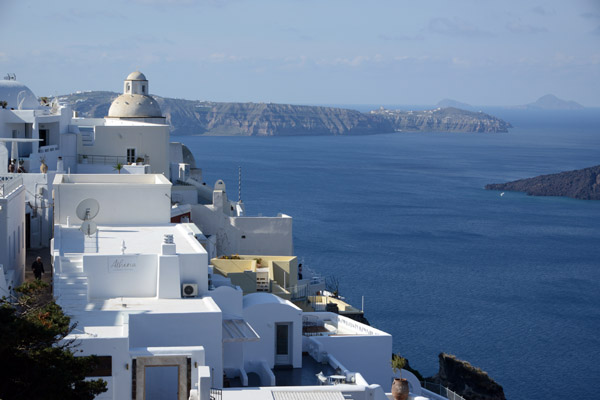 Many of the accommodations in Fira slope down the cliff with many levels