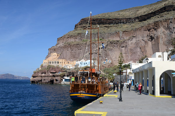 Boat quay at Fira's old port