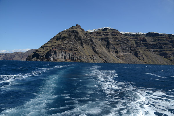 Boat tour from Santorini to the volcano Tholos Naftilos