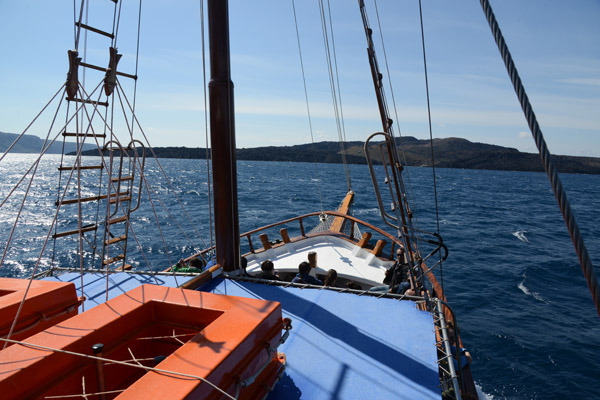 Boat tour to Nea Kameni in the center of Santorinis caldera