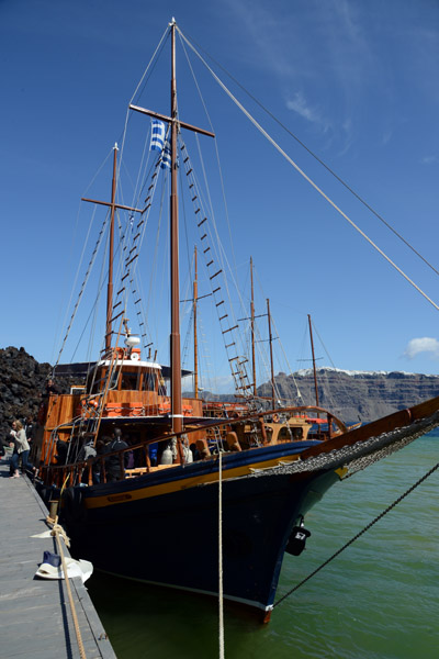 Santorini tour boat