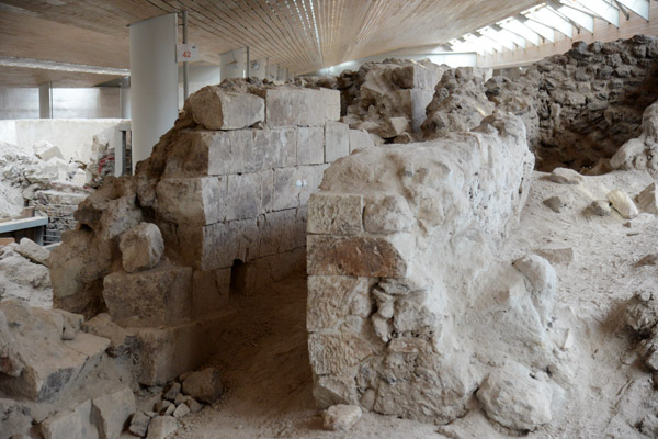 Prehistoric Akrotiri was evacuated before being destroyed by the volcano