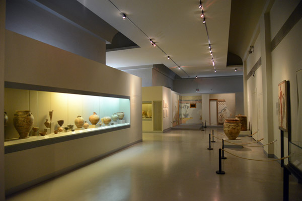 Pottery gallery, Prehistoric Museum of Thera