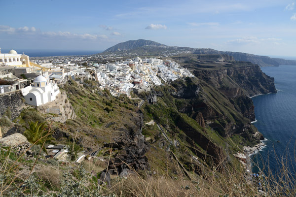 Hiking along the clifftop path from Fira towards Oa