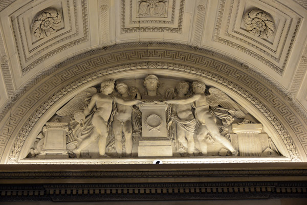 Stucco cupids in the interior of the Louvre