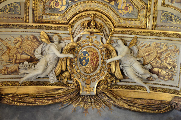 Galerie D'Apollon - Stucco work with Louis XIV arms