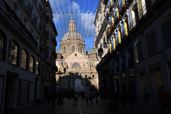 The central dome of the Baslica de Nuestra Seora del Pilar through the shadows of Calle de Alfonso I