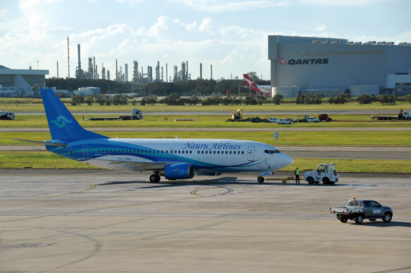 Nauru Airlines B737-300 (VH-OHU)