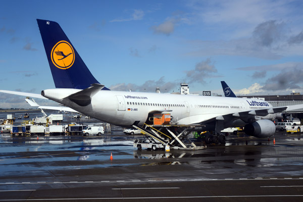 Lufthansa A330 (D-AIKI) at SEA