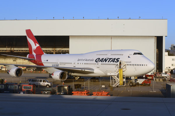 Qantas B747-400 (VH-OEJ) at LAX