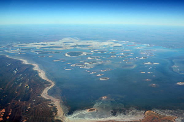 Lake Mackay from the Western Australia side