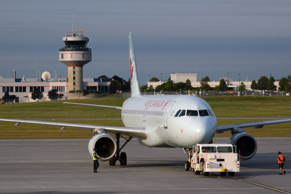 Air Canada A320 (C-FTJP) pushback at YOW