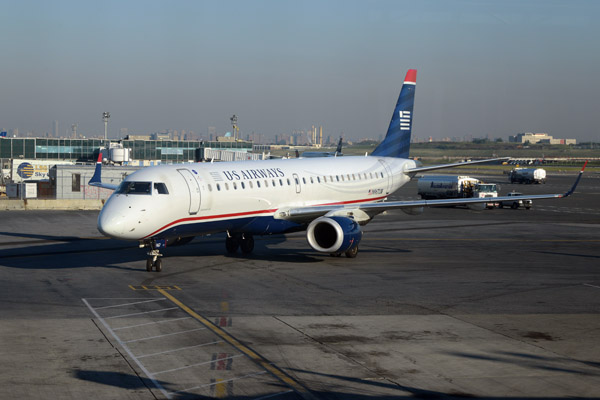 US Airways Emb-190 (N968UW) at LGA