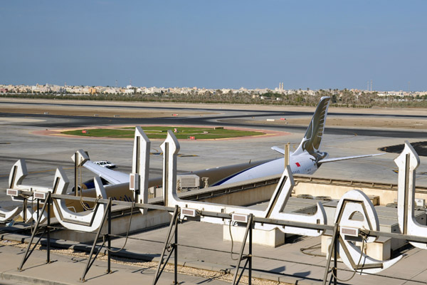 Bahrain International Airport with a Gulf Air A340 (A9C-LI)