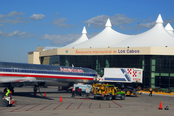 American Airlines MD-80 at SJD, Mexico