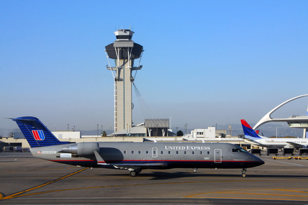 SkyWest dba United Express CRJ (N969SW) at LAX
