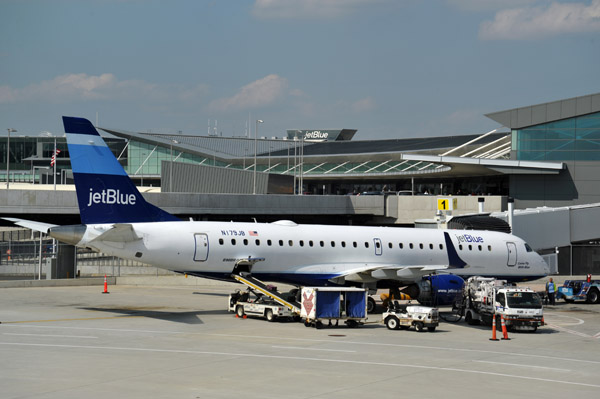 JetBlue Embraer 190 (N179JB) at JFK
