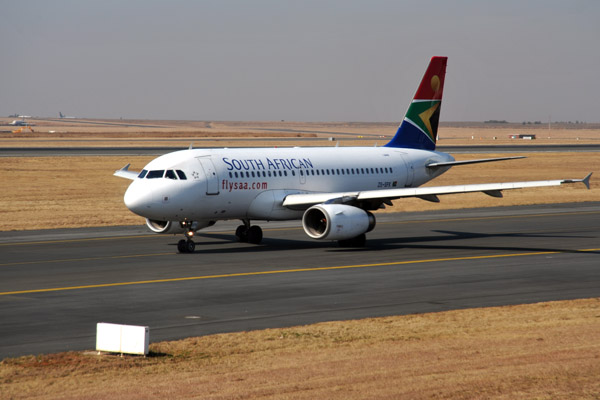 South African A319 (ZS-SFK) at JNB