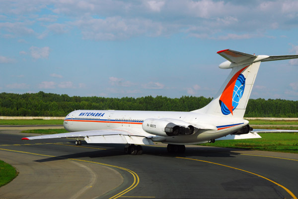 Interavia IL-62 (RA-86575) at Moscow DME