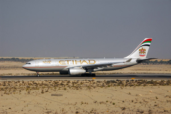 Etihad A330 (A6-EYD) at AUH