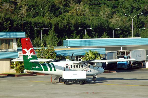 Air Seychelles Win Otter (Sy-AAF) at SEZ