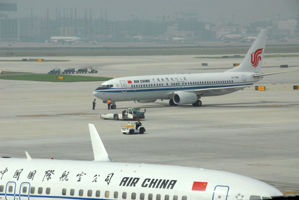 Air China B737 (B-5168) at PEK