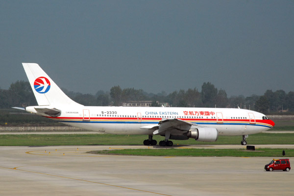 China Eastern A300 (B-2330) at XIY