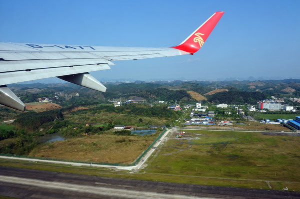 Departing Guilin Liangjiang International Airport KWL Shenzhen Airlines B737 (B-1477)