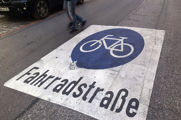 Fahrradstraße, bike path in central Munich