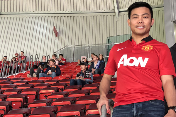 Thomas Cook nosebleed seats...looks like there's another Asian fan