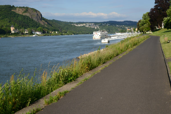 Rheinradweg - Rhine Bicycle Path entering Remagen