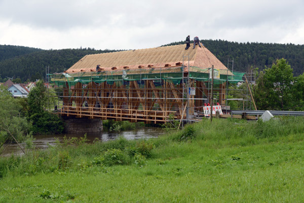 New covered bridge under construction across the Danube, Zimmern