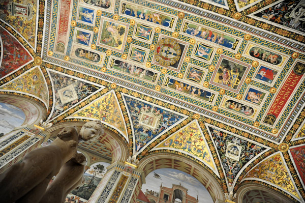 Ceiling of the Piccolomini Library, Siena Cathedral