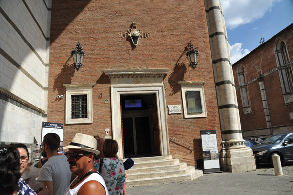 Waiting in line at the Opa Museo - Cathedral Museum of Siena