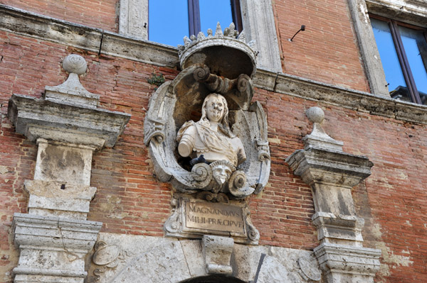 Gastone de' Medici, Palazzo del Capitano, Piazza di S. Francisco, Montepulciano 